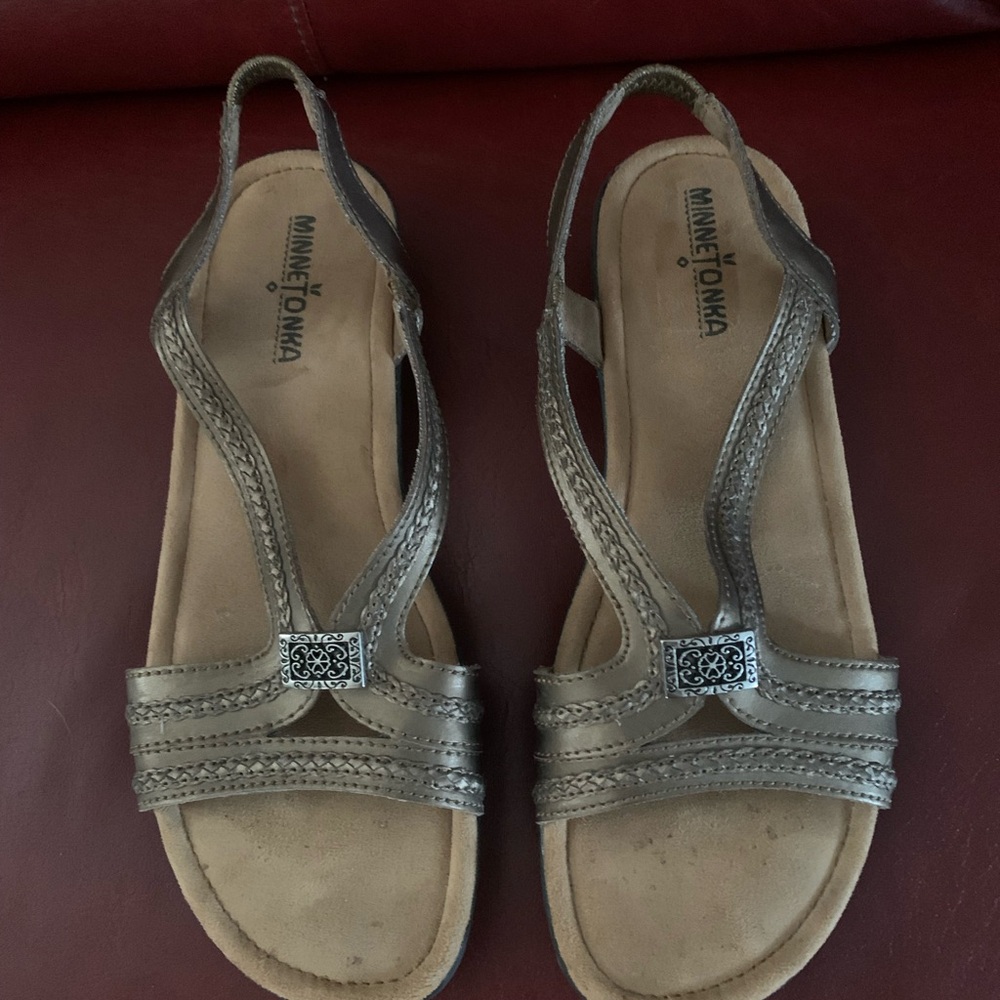 New no box Minnetonka Galina metallic bronze leather sandals size 10